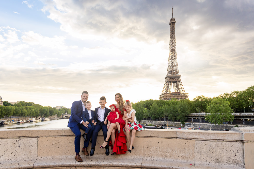 Family photographer in Paris Daniel - best family portraits at Eiffel Tower