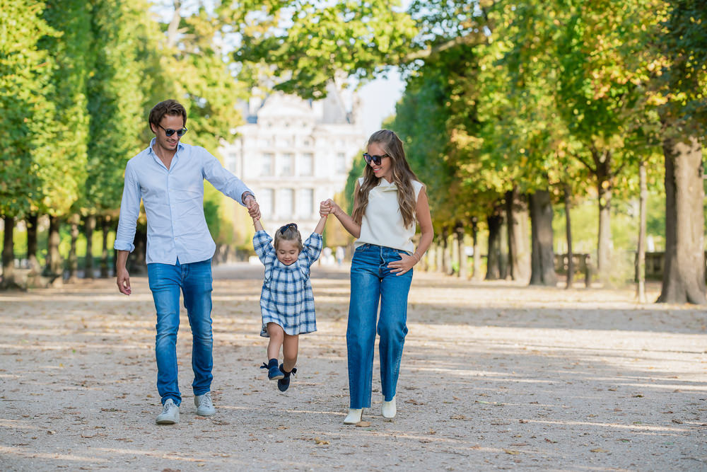 Lena family photoshoot in Tuileries Gardens