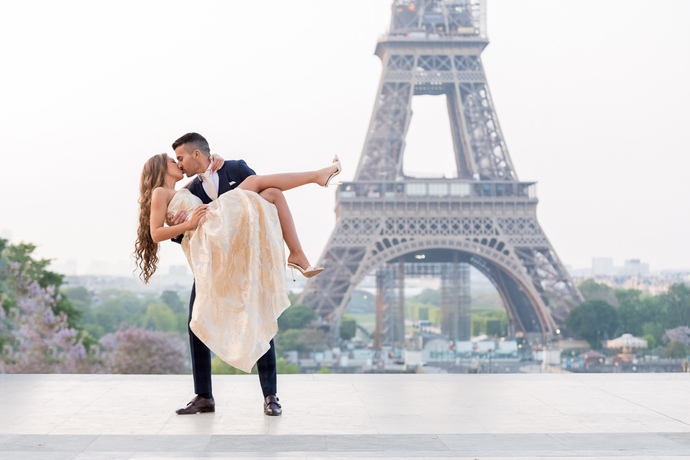 Iconic couples photography at Eiffel Tower in Paris - Daniel - The Paris Photographer