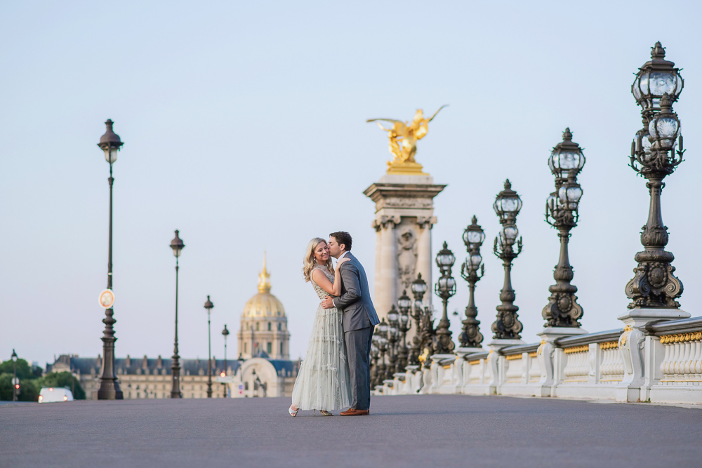 Romantic couples photos on the Alexander 3 bridge in Paris by Vio